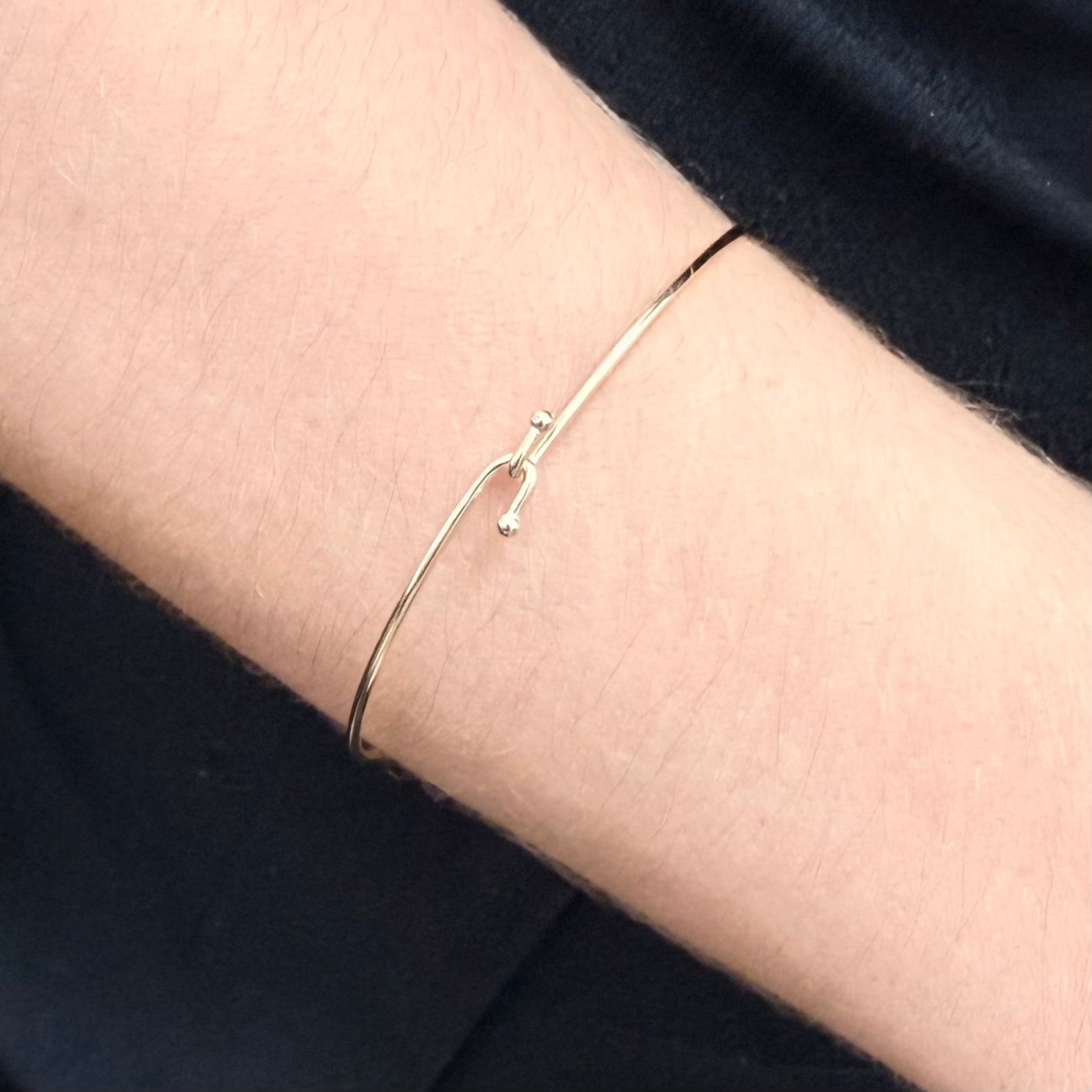 Bracelete Fino Com Travinha Folheado A Ouro