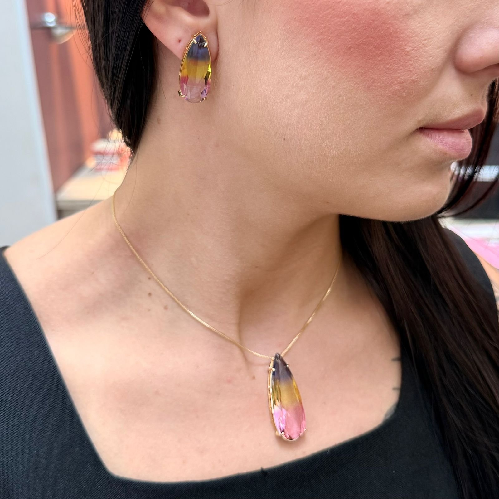 Conjunto Brincos E Colar Pedra Colorida Folheado A Ouro