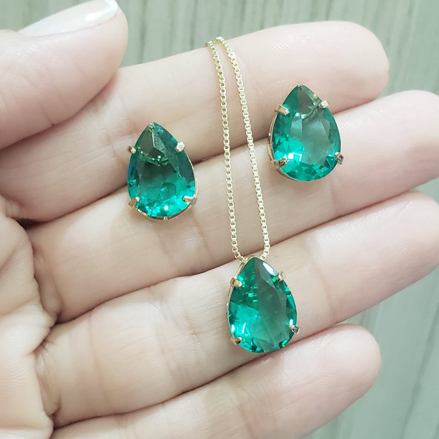 Conjunto Gota Folheado A Ouro Verde Escuro