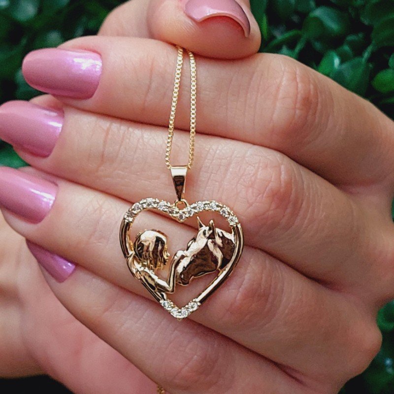 Colar Cavalo Com Menina Folheado A Ouro