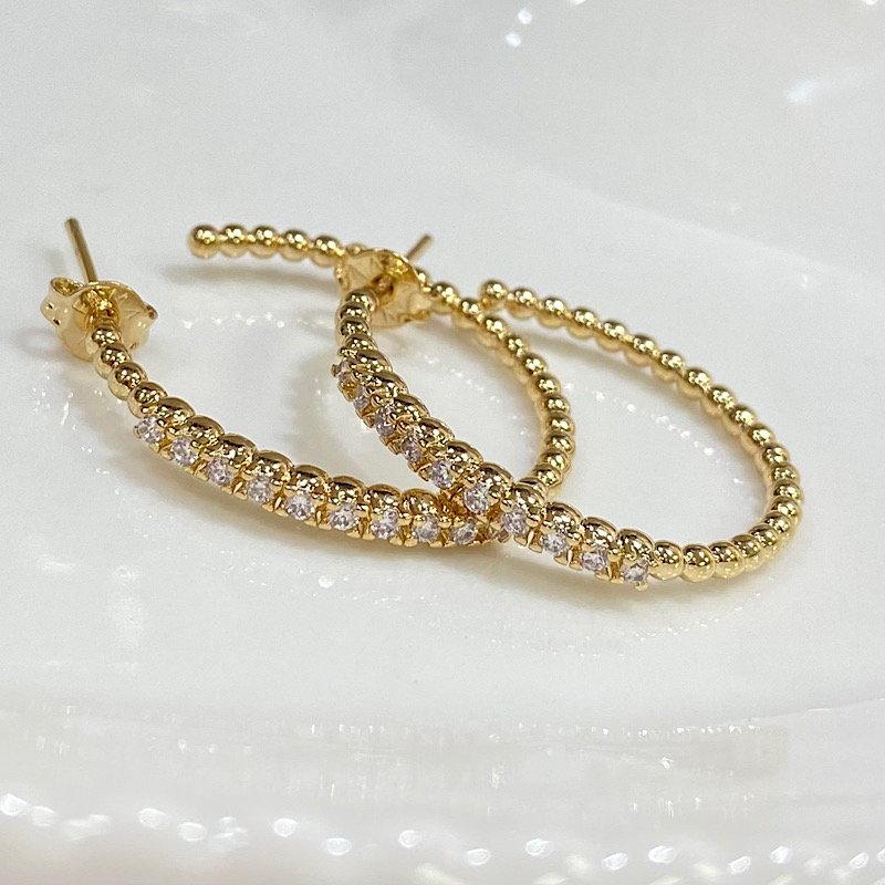 Argola Com Zirconia Design De Bolinha Folheado A Ouro