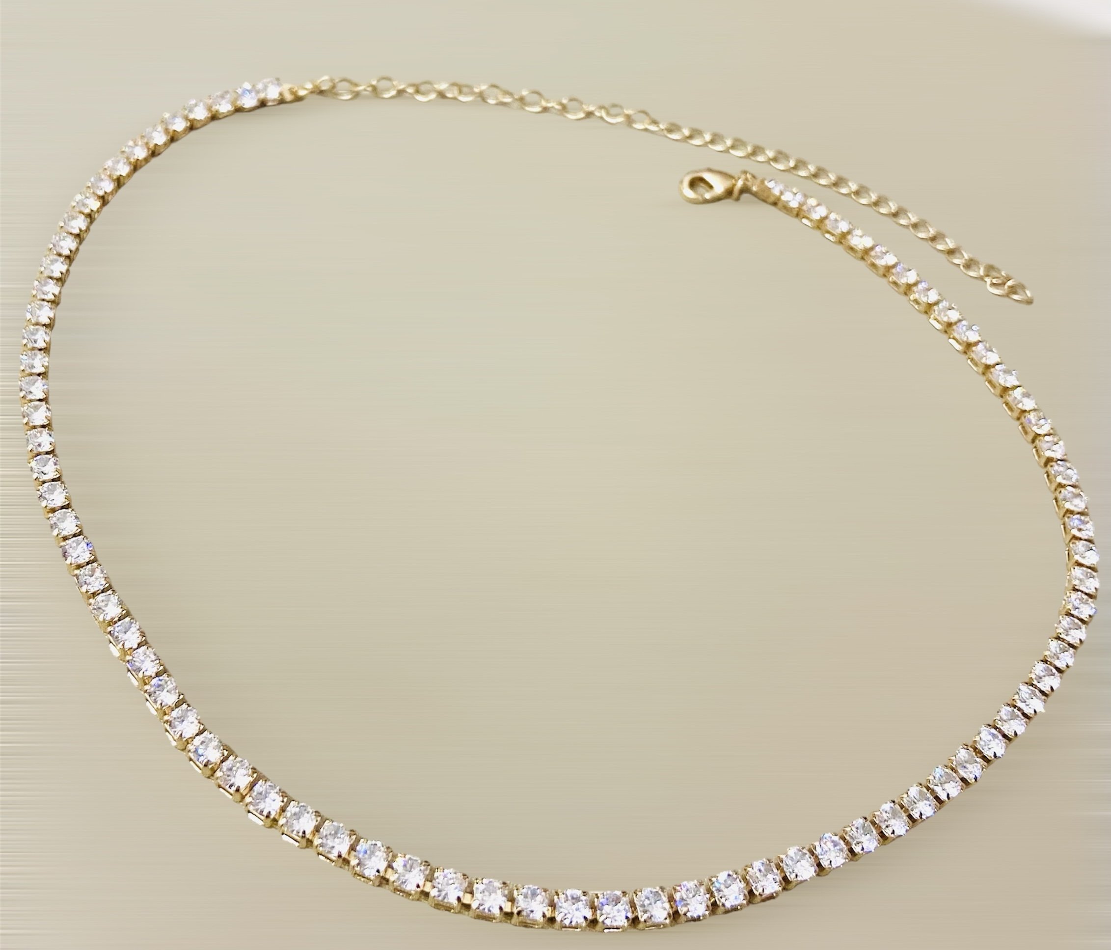 CHOCKER MEDIA DE ZIRCONIA FOLHEADO A OURO