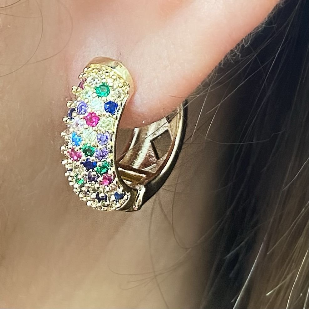 Argola Articulada Com Zirconias Coloridas Folheado A Ouro