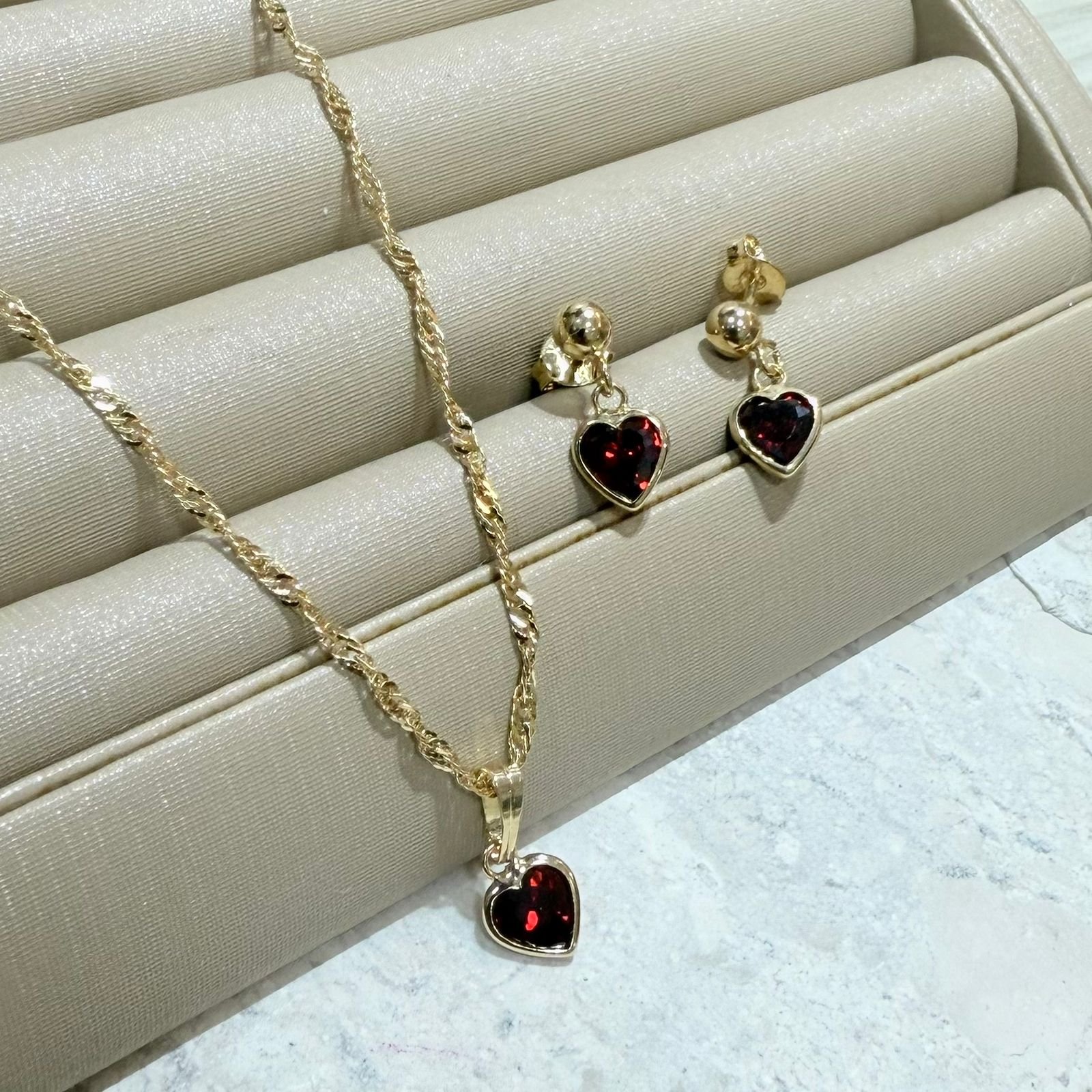 Conjunto De Coração Com Zirconia Folheado A Ouro