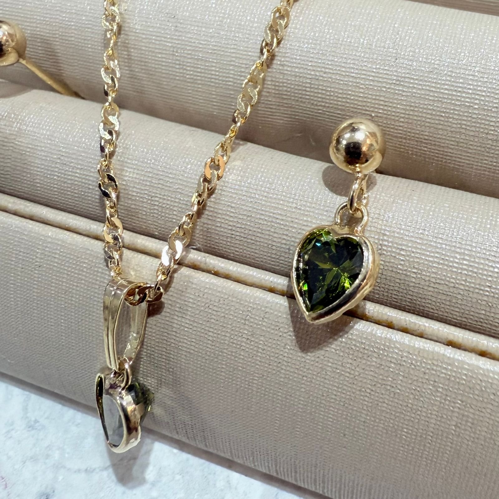 Conjunto De Coração Com Zirconia Folheado A Ouro