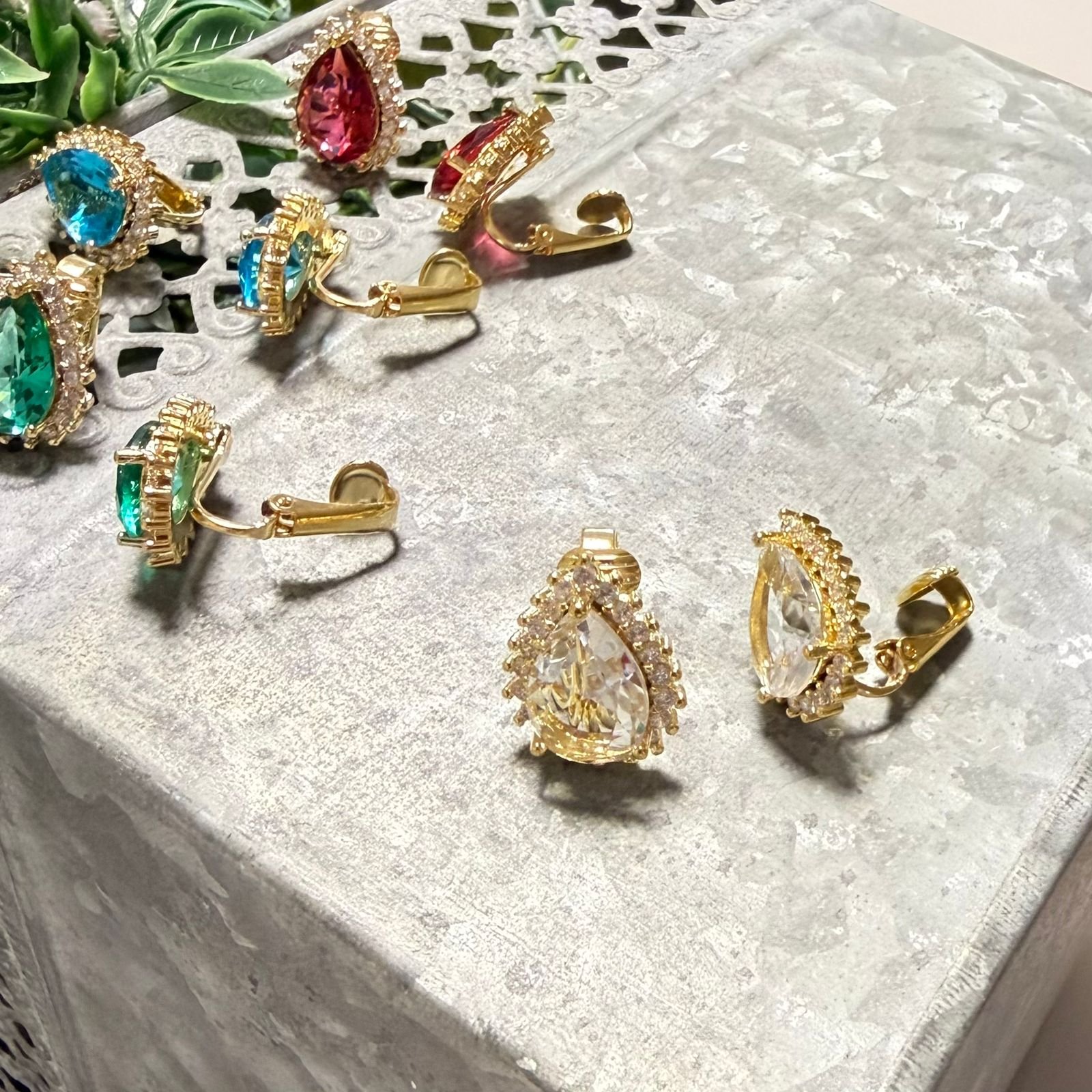 Brinco De Pressão Zircônia Banhado A Ouro Antialérgico