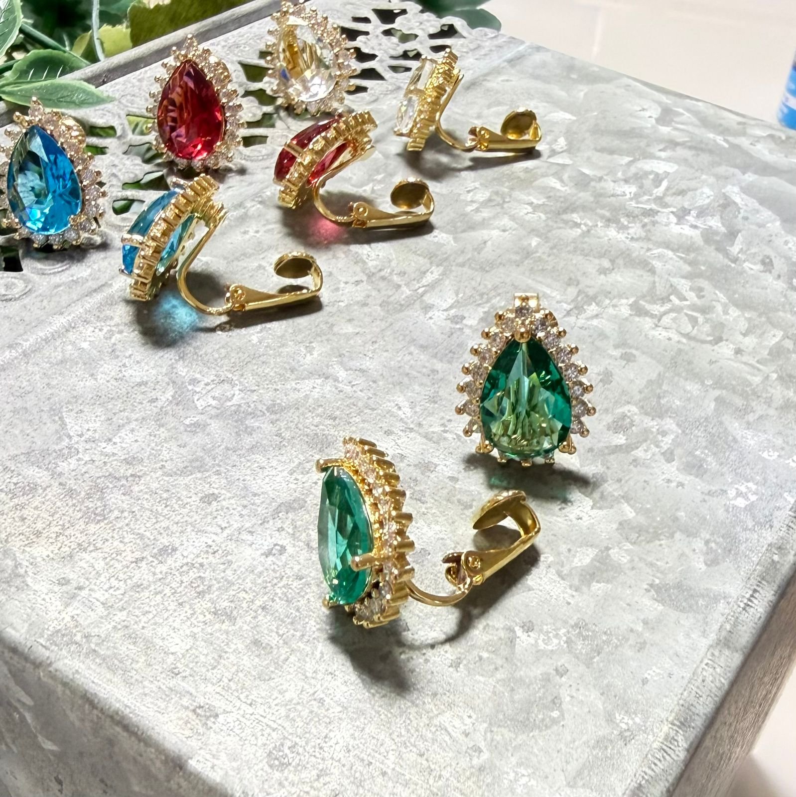 Brinco De Pressão Zircônia Cravejada Folheado A Ouro