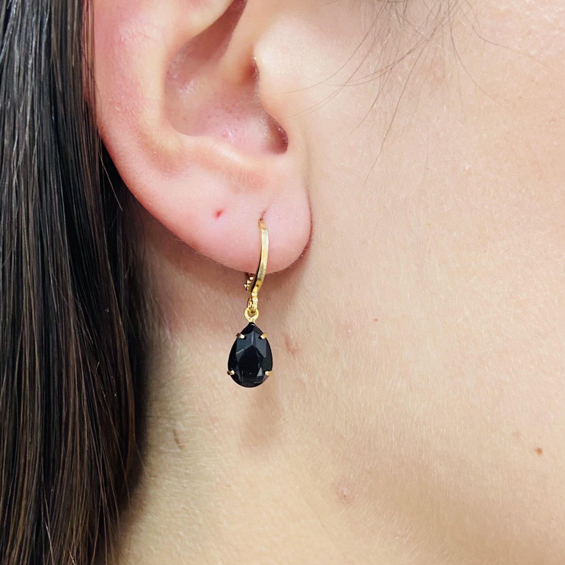Brinco De Argola Gotinha Preta De Zirconia Folheado A Ouro