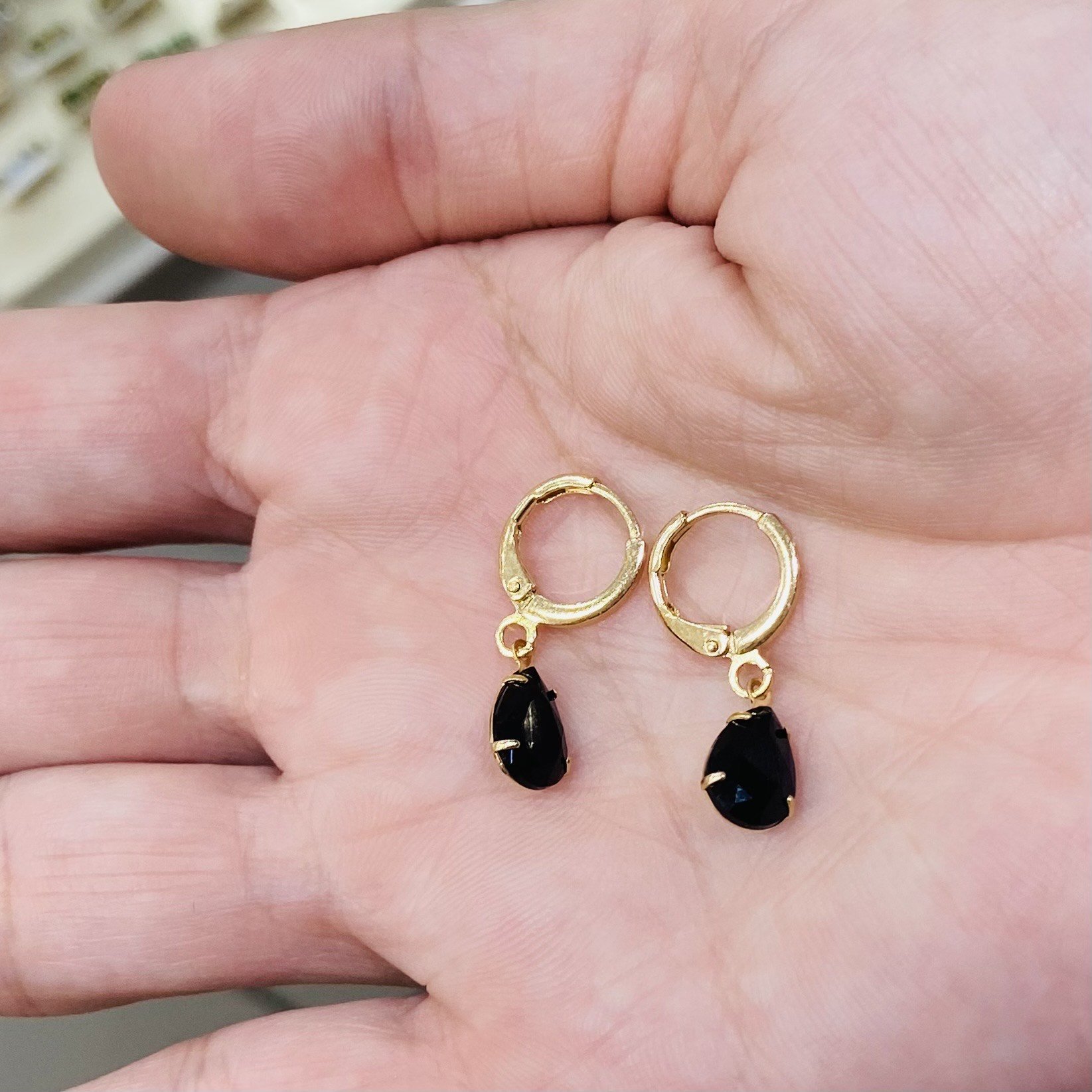 Brinco De Argola Gotinha Preta De Zirconia Folheado A Ouro