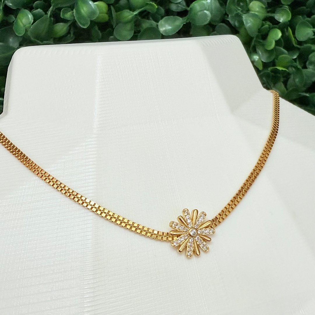 Choker Com Zirconia Folheado A Ouro Com Design De Flor
