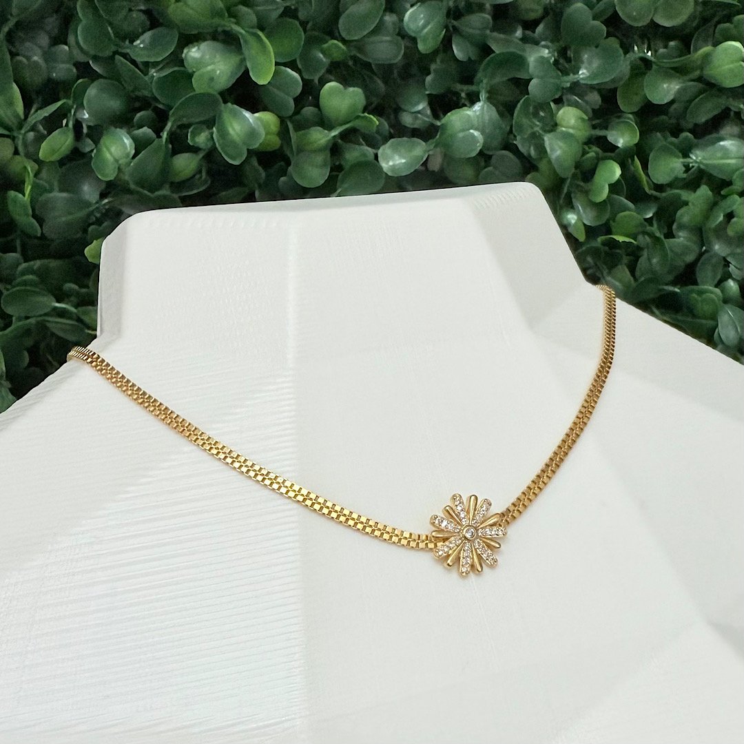 Choker Com Zirconia Folheado A Ouro Com Design De Flor