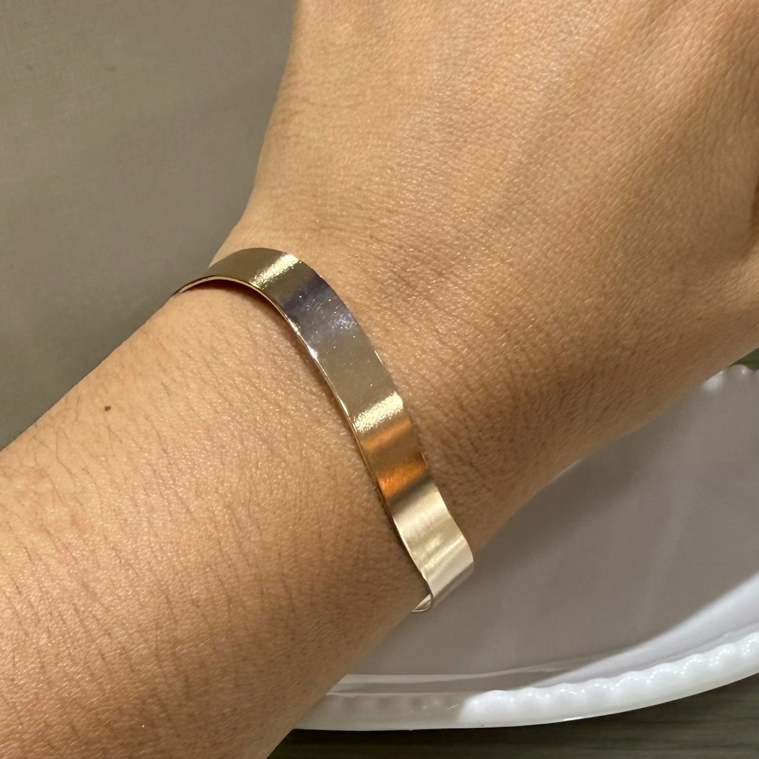 Bracelete Ondulado Grosso Liso Folheado A Ouro