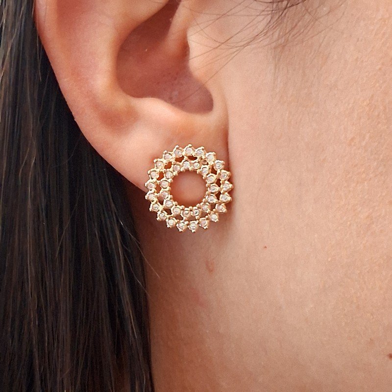 Brinco De Circulo Duplo Com Zirconia Folheado A Ouro