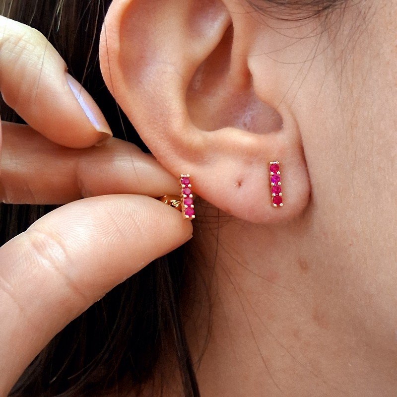 Brinco Palito De Zirconia Pink Folheado A Ouro