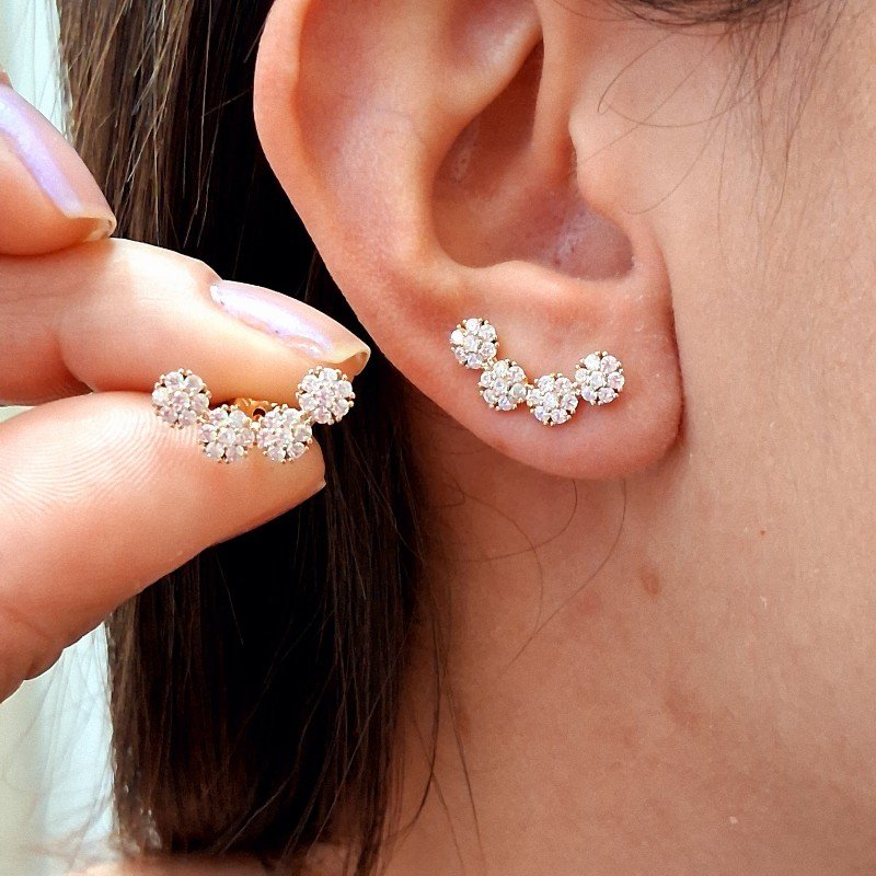 Brinco Ear Cuff Florzinha Folheado A Ouro
