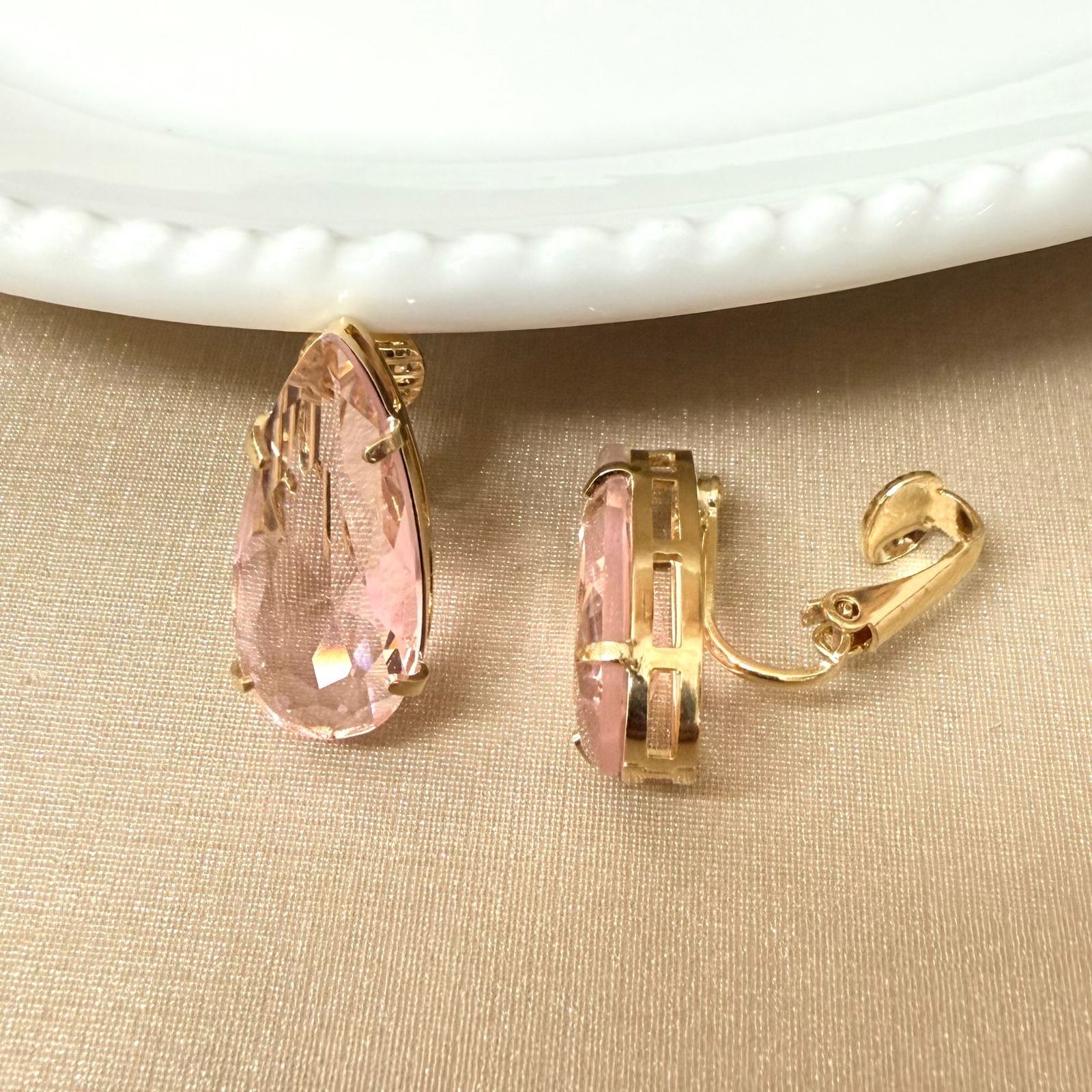 Brinco De Pressão Pedra Gota Rosa Folheado A Ouro