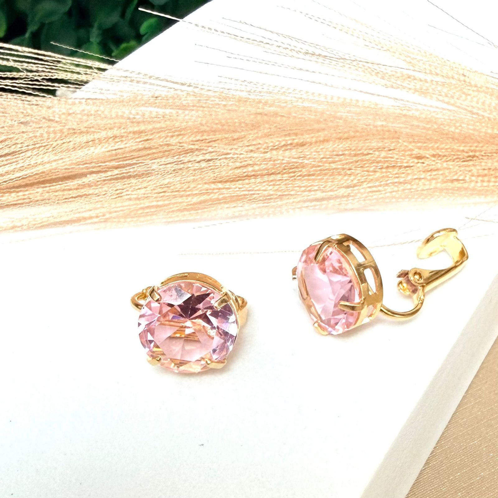 Brinco De Pressão Zirconia Redonda Rosa Folheado A Ouro