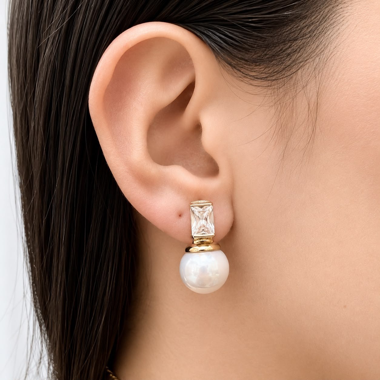 Brinco De Perola E Zirconia Folheado A Ouro