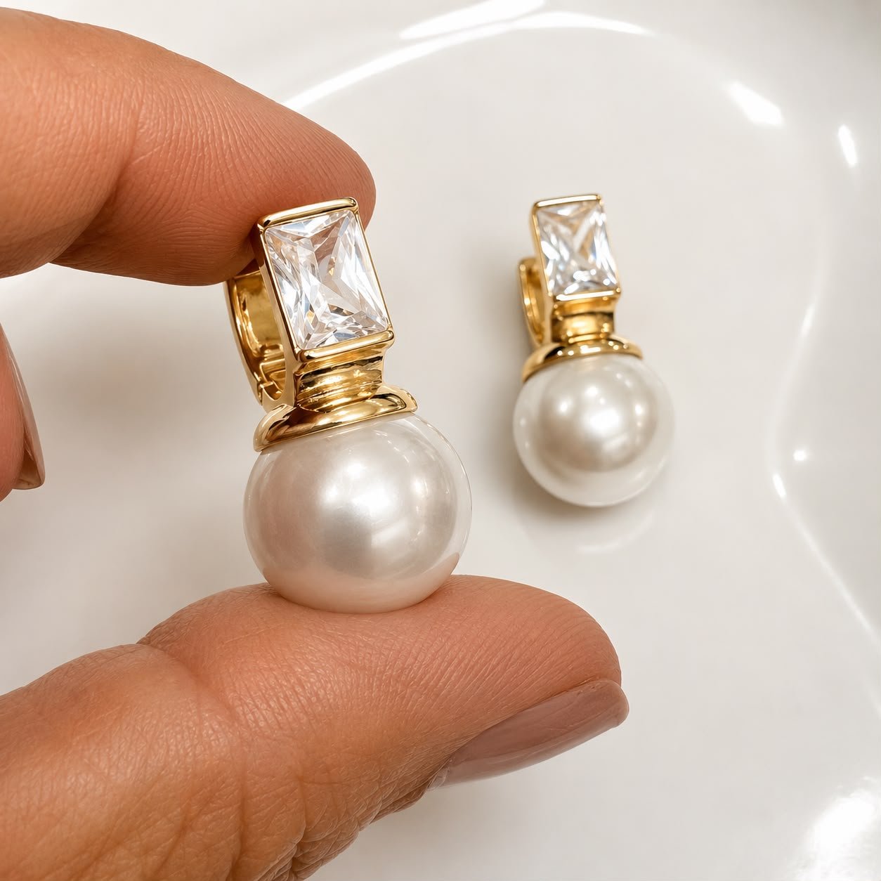 Brinco De Perola E Zirconia Folheado A Ouro