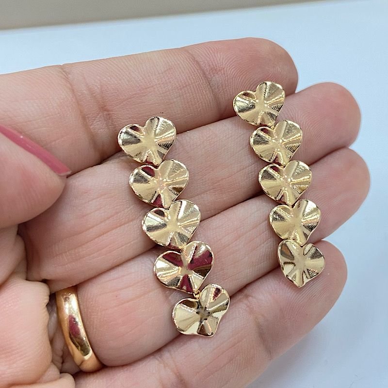 BRINCO CORAÇÃO MARTELADO FOLHEADO A OURO
