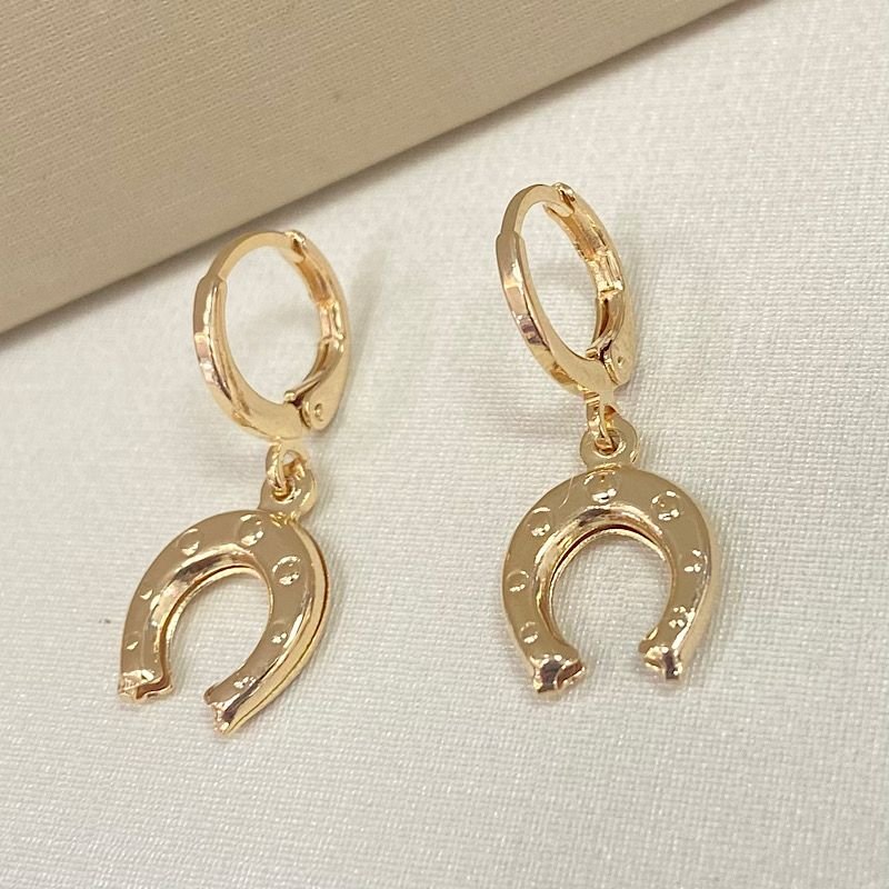 Brinco De Argola Com Ferradura Folheado A Ouro