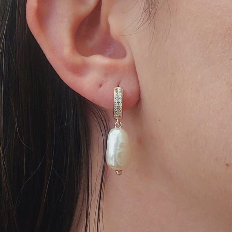 Brinco De Argola Com Zirconia E Perola Folheado A Ouro