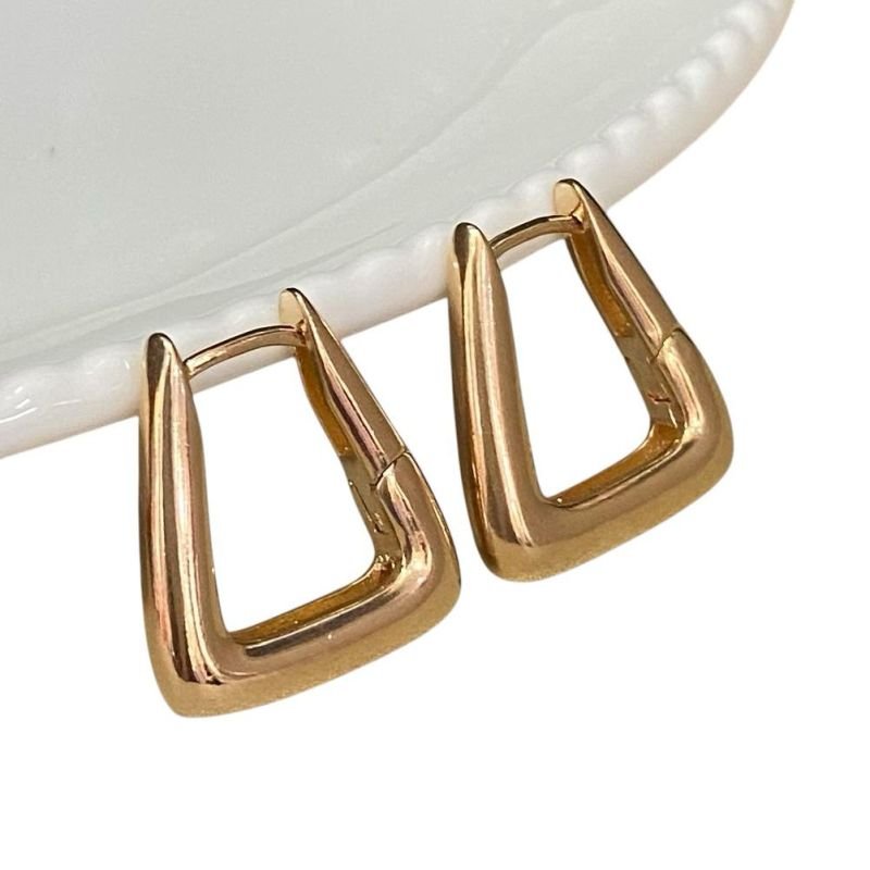 Brinco De Argola Triangular G Folheado A Ouro