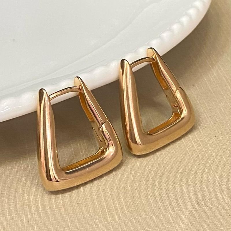 Brinco De Argola Triangular G Folheado A Ouro