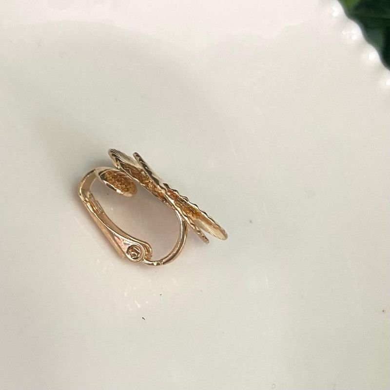 Brinco De Pressão Entrelaçado Folheado A Ouro