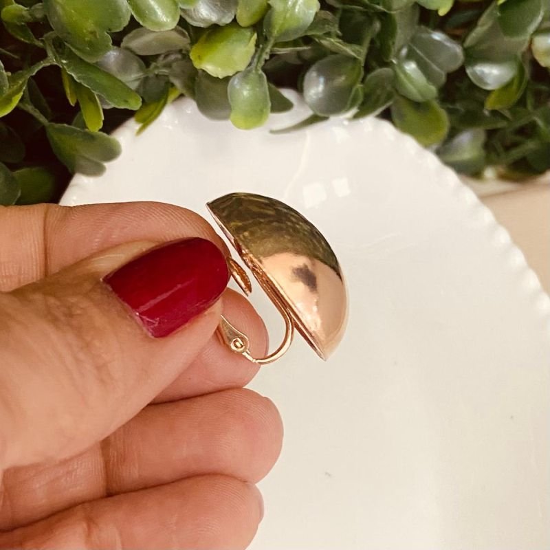 Brinco De Pressão Meia Bola Folheado A Ouro