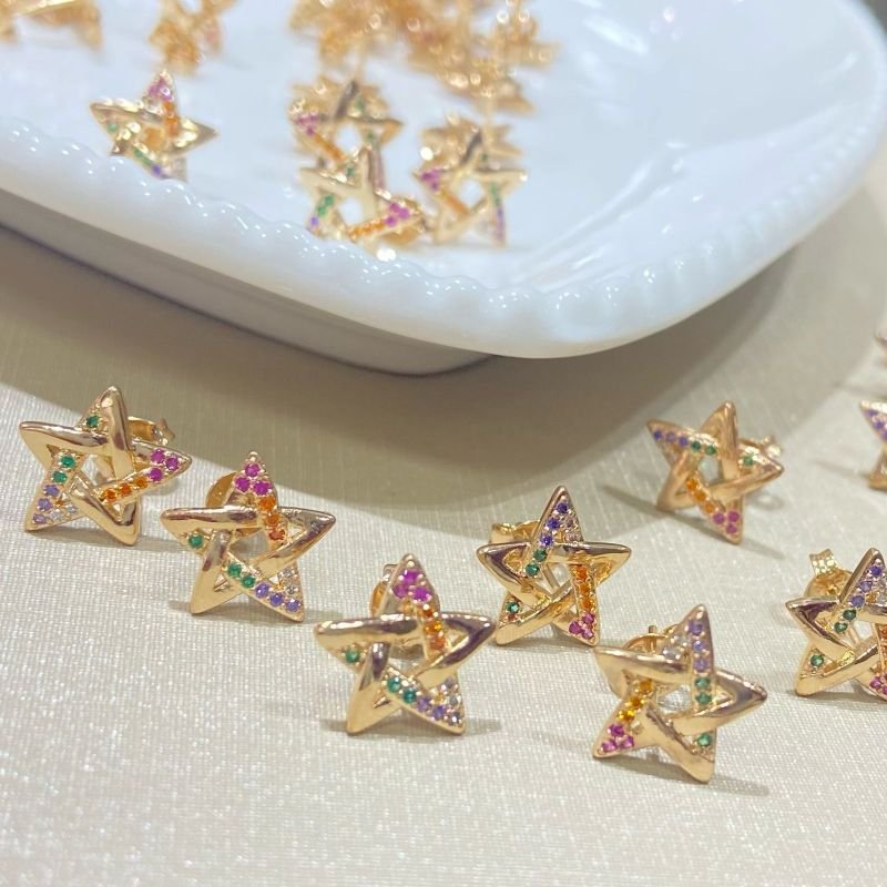 BRINCO FOLHEADO A OURO ESTRELA ZIRCONIA