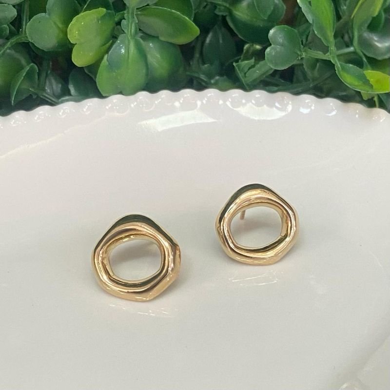 Brinco Vazado Oval Folheado A Ouro