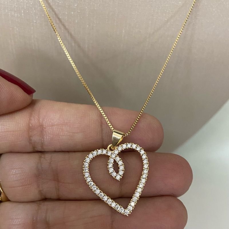 COLAR COM PINGENTE DE CORAÇÃO FOLHEADO A OURO