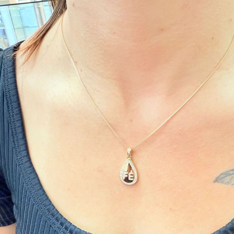 Colar Com Pingente Escrito Fé Zircônia Folheado A Ouro