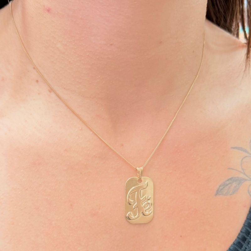 Colar Folheado A Ouro Com Pingente De Placa Escrito Fé