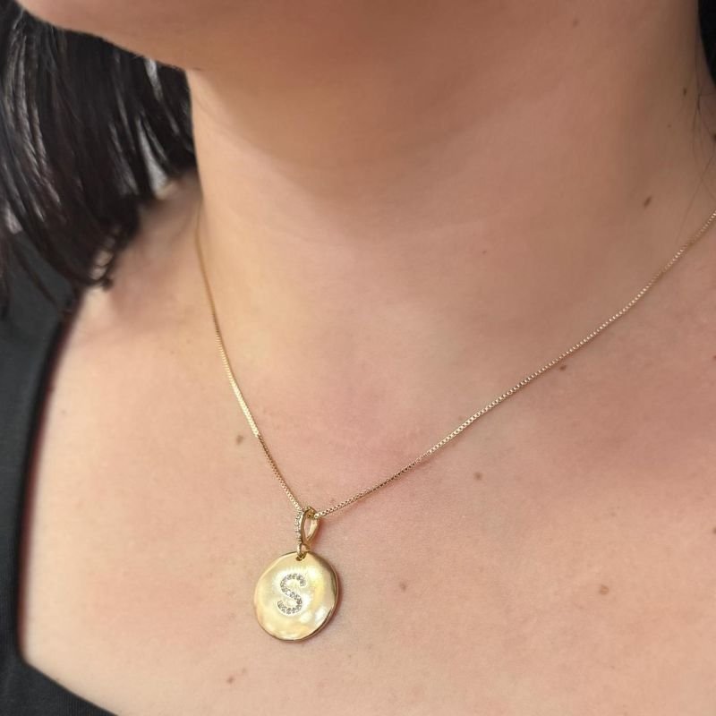 Colar Letra S Com Zirconias Folheado A Ouro 18k
