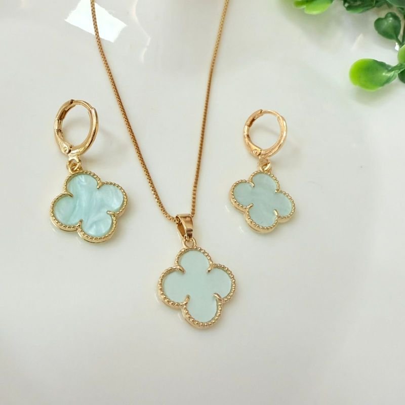 Conjunto Brinco+colar Trevo Folheado A Ouro 18k