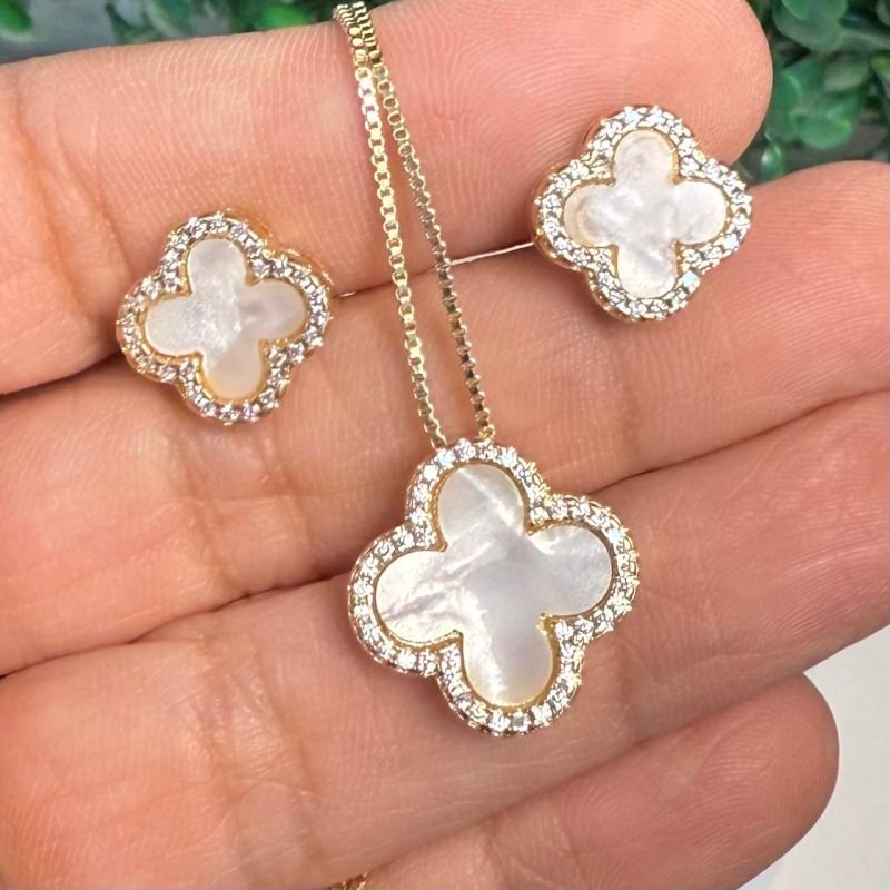 Conjunto Brincos E Colar Trevo Com Zirconias Folheado A Ouro