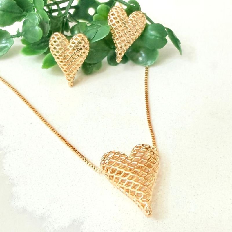 Conjunto De Coração Furadinho Folheado A Ouro