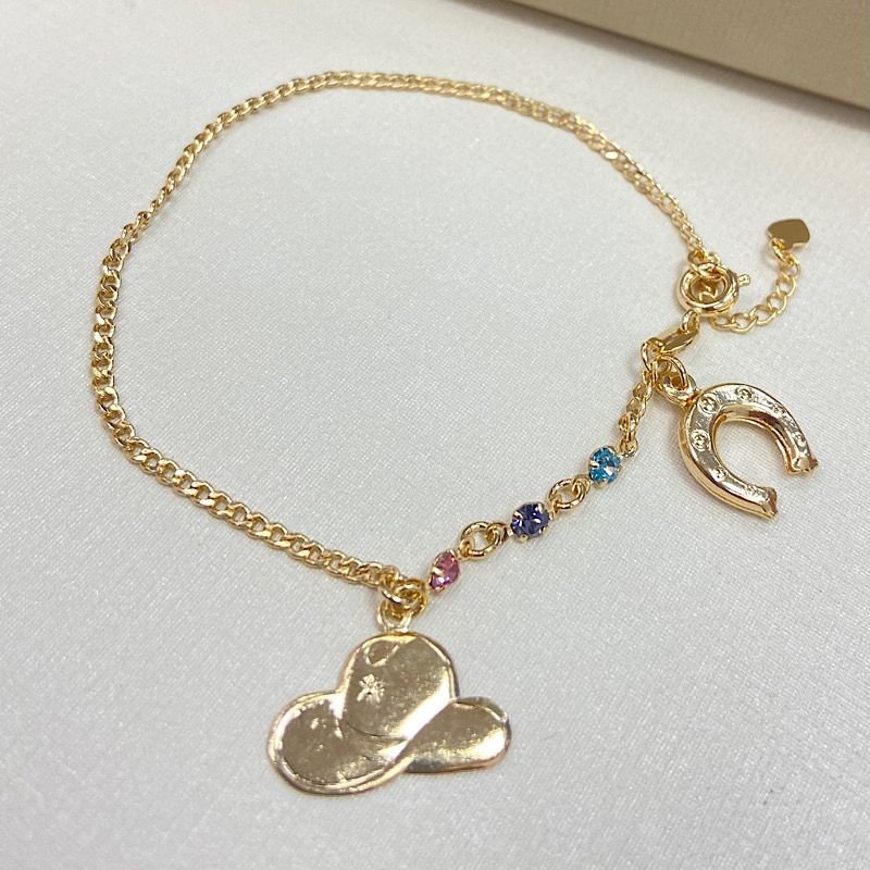PULSEIRA COM CHAPÉU E FERRADURA FOLHEADO A OURO